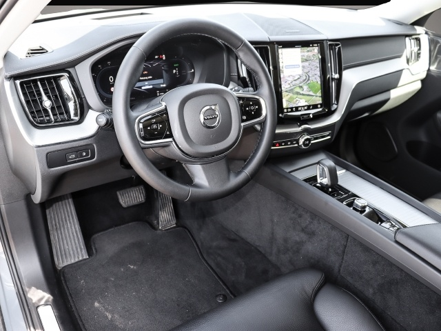 Fotografie des Volvo XC60 Ultimate Dark Recharge Plug-In Hybrid AWD T