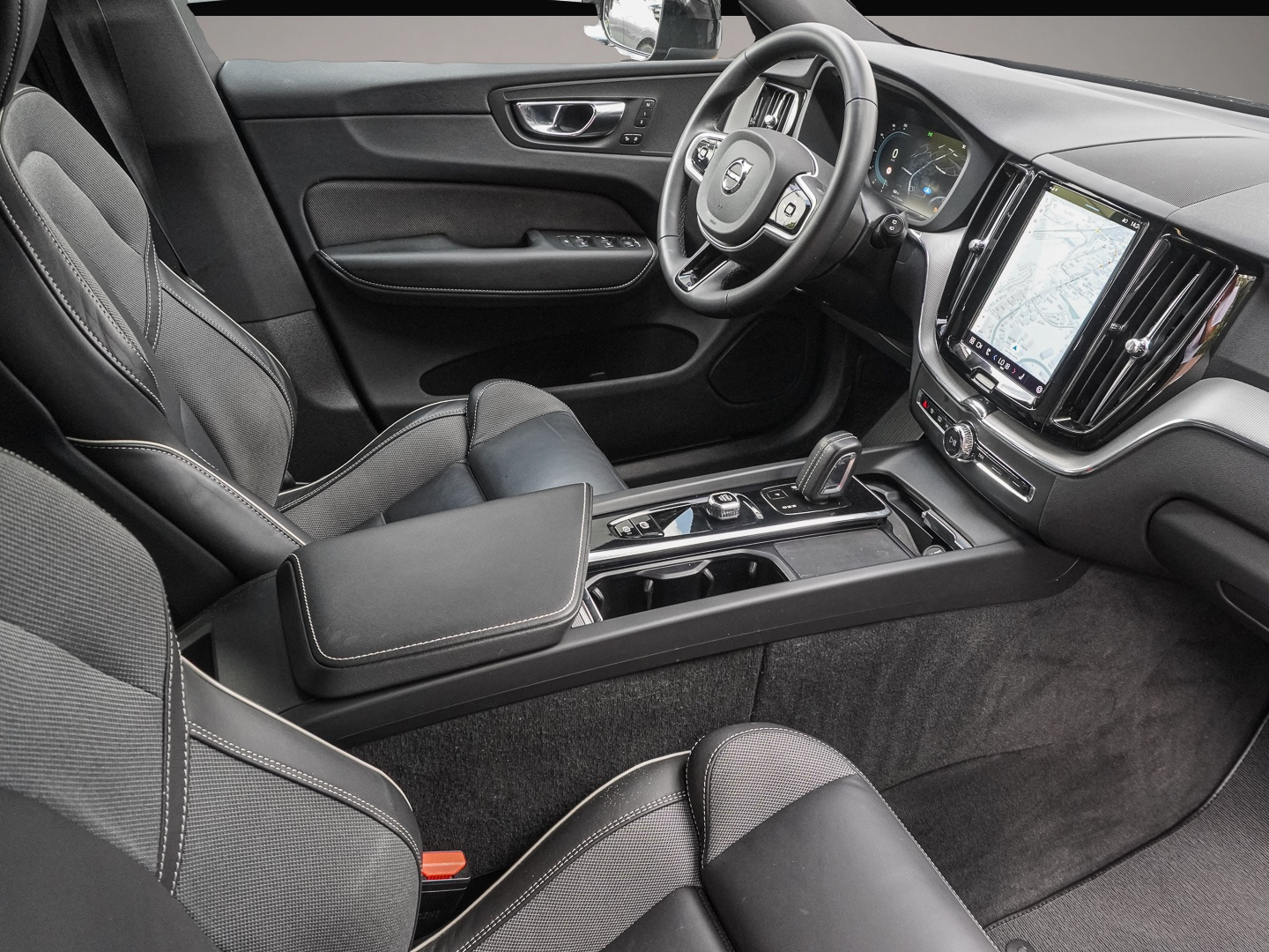 Bild 6 Volvo XC60 R Design AWD AHK Navi Leder Digitales Cockp