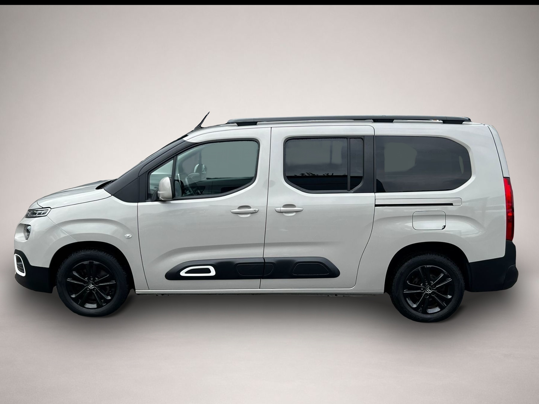 Fotografie 2 des Citroën Berlingo BlueHDi 130 XL Shine EAT8 AHK 8-fach LM