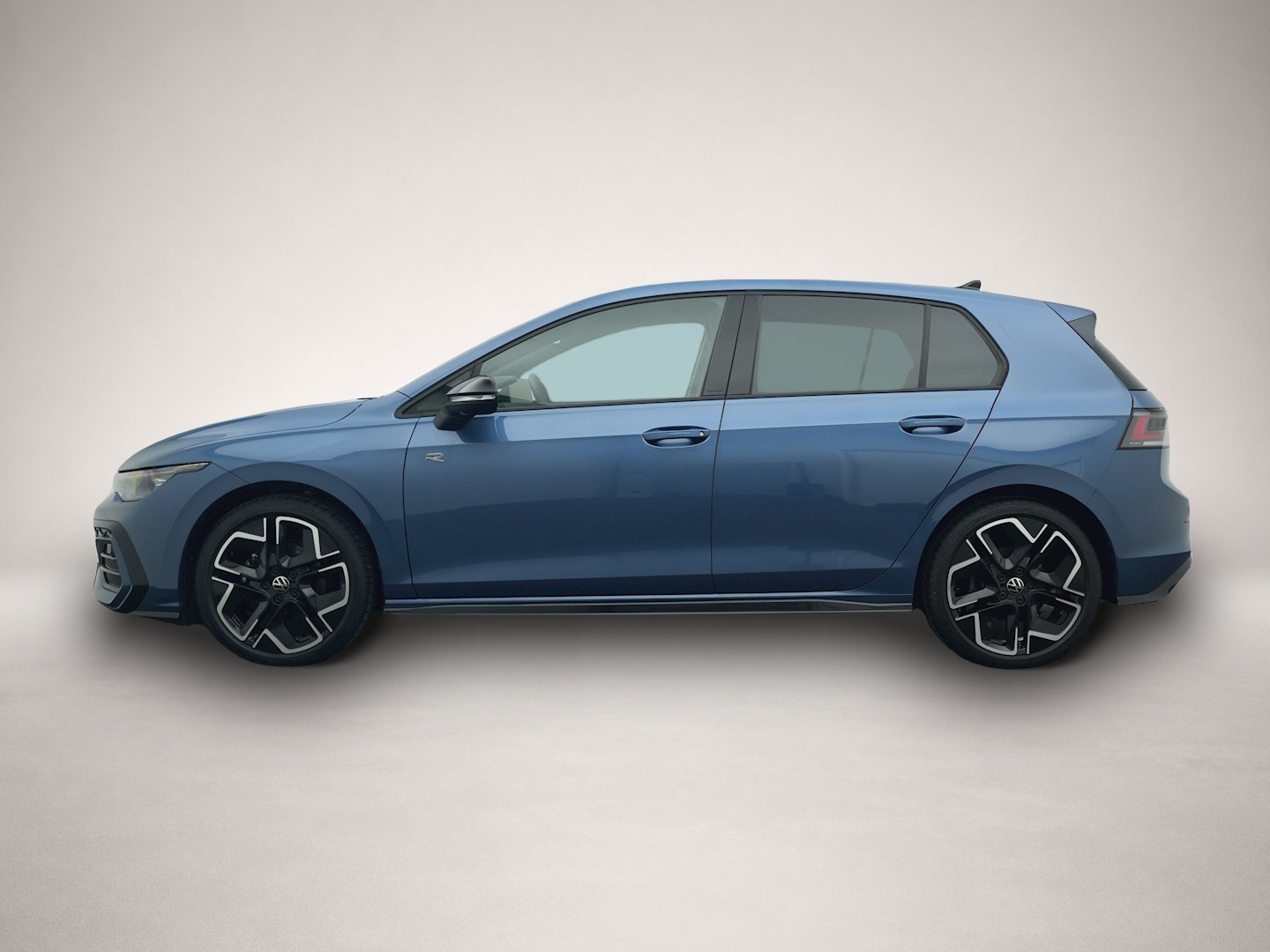 Fotografie 2 des Volkswagen Golf 8 1.5 eTSI DSG R-Line BLACK STYLE PANO AHK