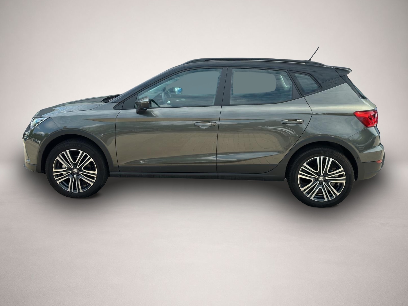 Fotografie 2 des Seat Arona 1.0 TSI DSG Style Edition AHK NAVI REAR S