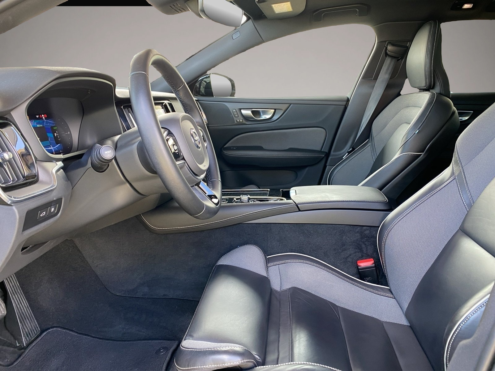 Bild 7 Volvo V60 Kombi T8 Plus Dark Recharge WiPa*LED*Navi*DA