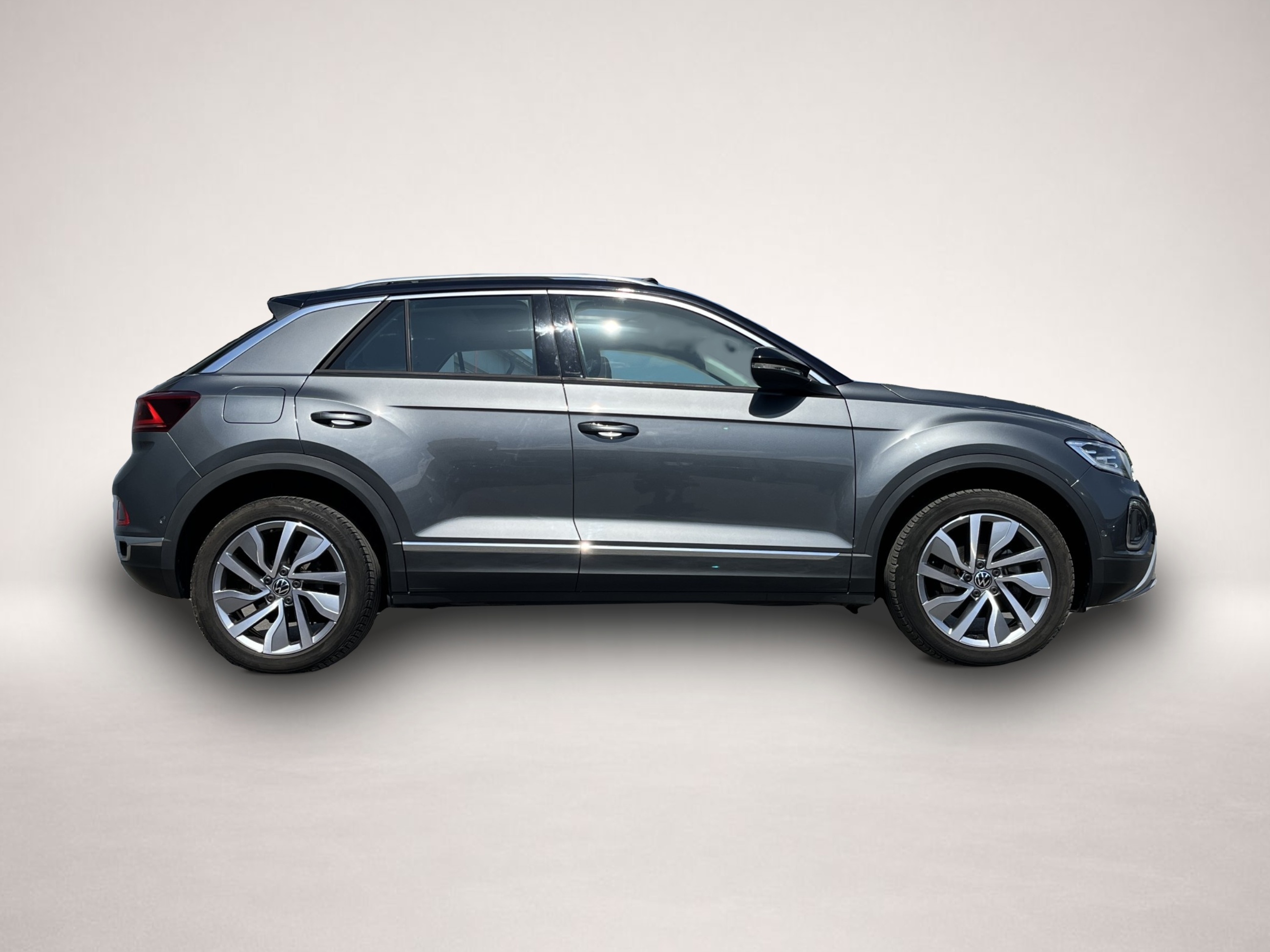 Fotografie 4 des Volkswagen T-Roc 1.5 TSI DSG Style PANO Navi TravelAssist K