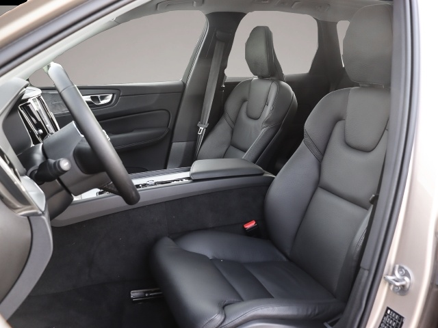 Bild 6 Volvo XC60 Ultra Dark Recharge Plug-In Hybrid AWD T8 T