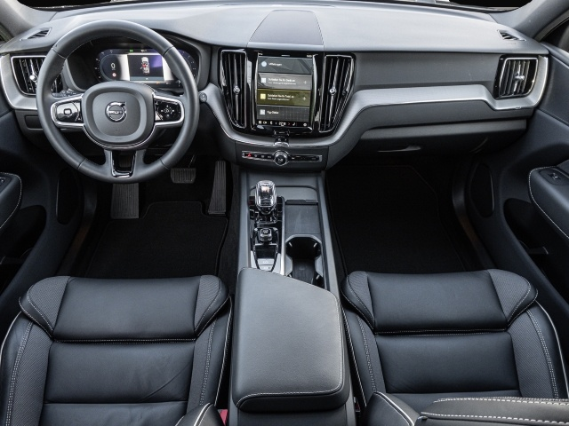 Bild 5 Volvo XC60 Plus Dark 2WD AHK Leder Digitales Cockpit M