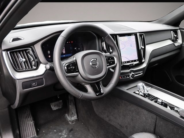 Bild 3 Volvo XC60 Plus Dark AWD B5 Benzin EU6d Allrad Leder d