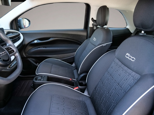 Bild 4 Fiat 500e Action Navi Apple CarPlay Android Auto Klim