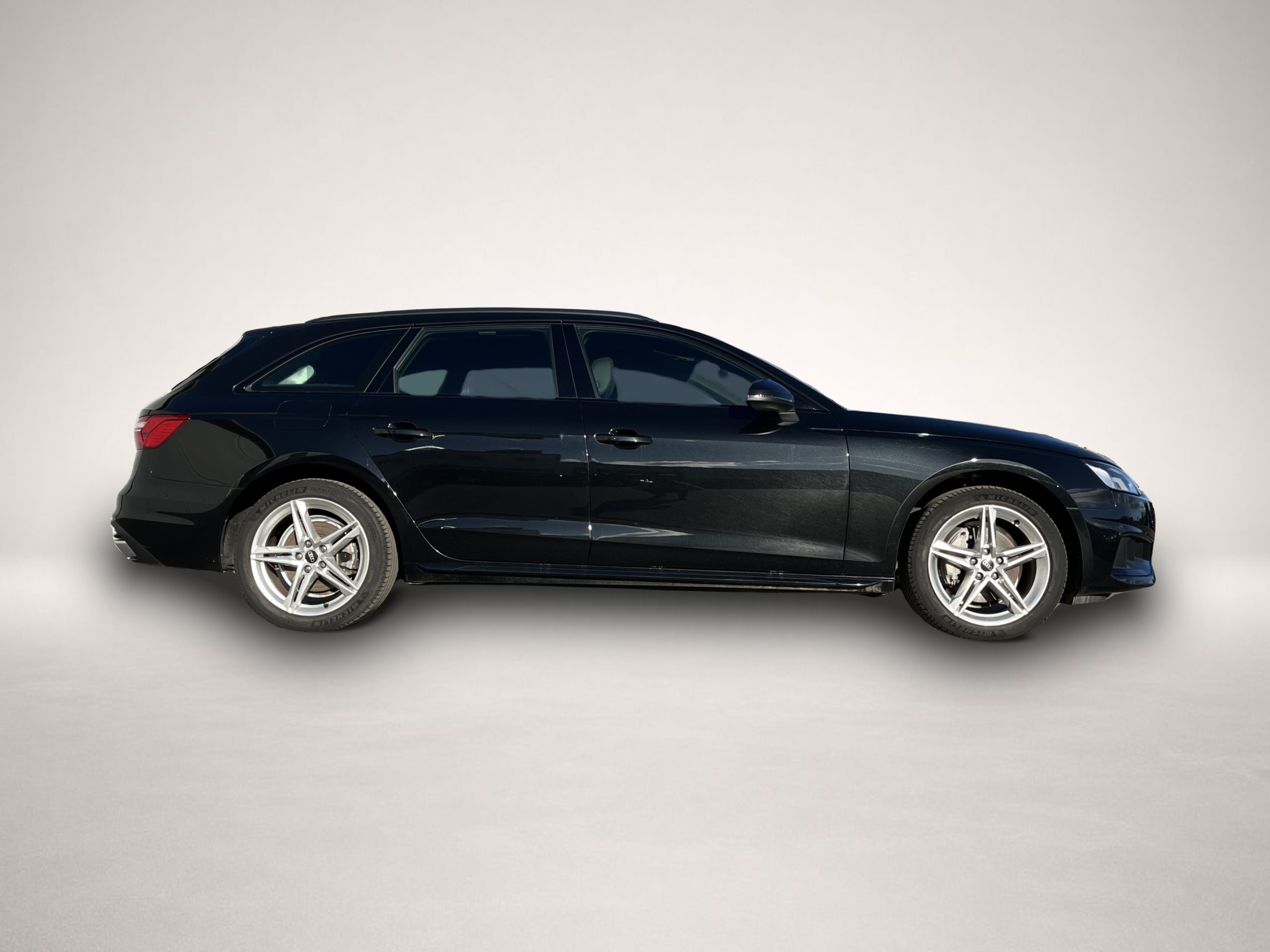 Bild 3 Audi A4 Avant 40 2.0 TDI quattro S tronic Advanced 18