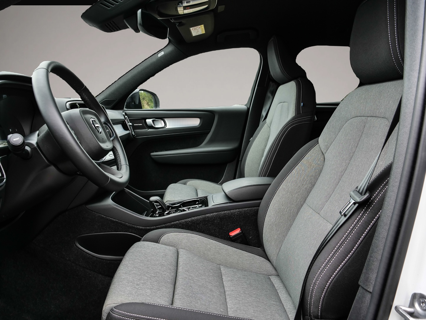 Bild 4 Volvo XC40 Plus Dark 2WD StandHZG Digitales Cockpit Me