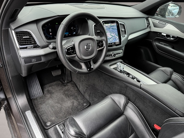Bild 4 Volvo XC90 R Design AWD AD StandHZG AHK Navi Digitales