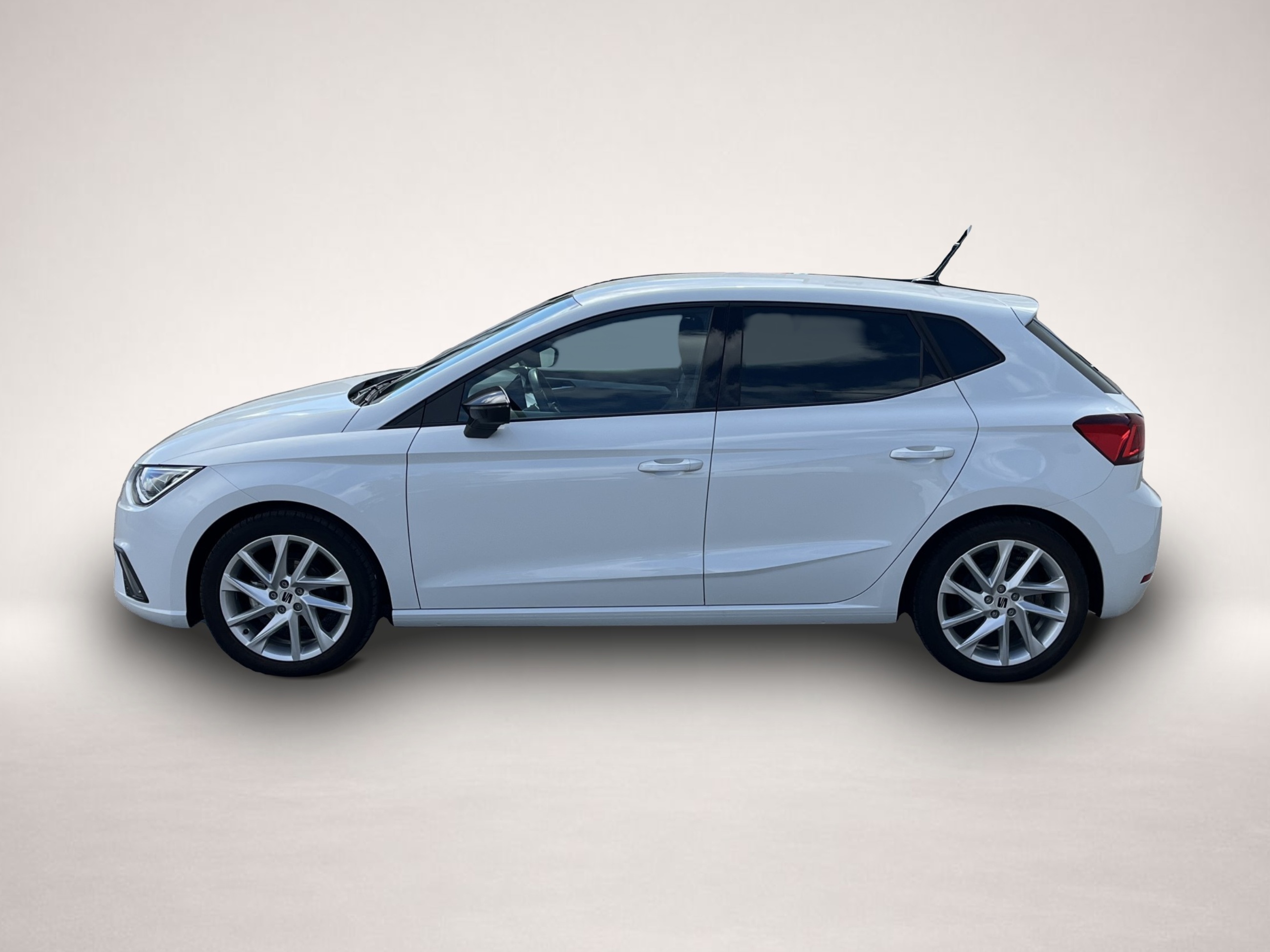 Bild 2 Seat Ibiza 1.0 TSI FR Navi LED PDC SHZ DAB DigCockpit