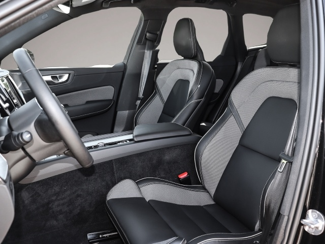 Bild 6 Volvo XC60 Plus Dark Recharge Plug-In Hybrid AWD T8 Tw
