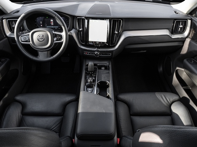 Bild 5 Volvo XC60 Plus Dark 2WD StandHZG El. Panodach Digital
