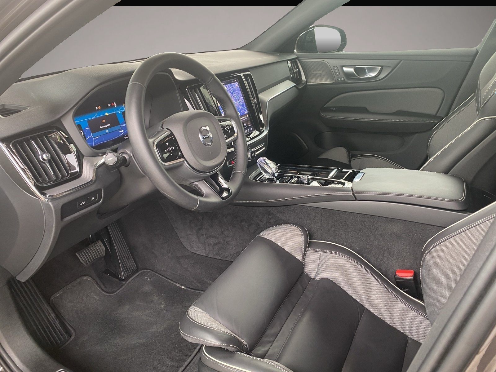 Fotografie 7 des Volvo V60 T8 Plus Dark Recharge AWD*AHK*WiPa*MMY*4xShz