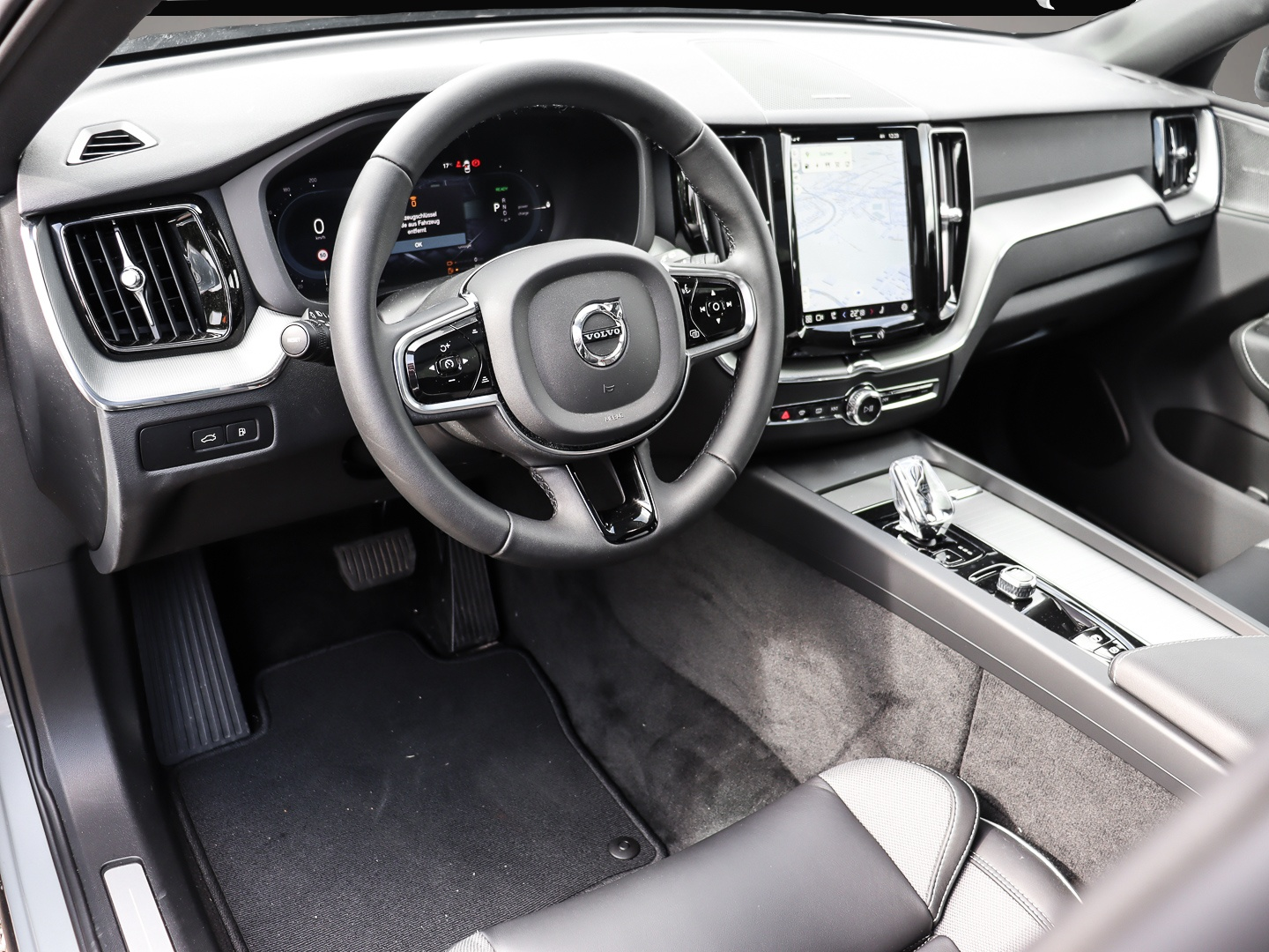 Bild 3 Volvo XC60 R Design Plus Dark Recharge Plug-In Hybrid