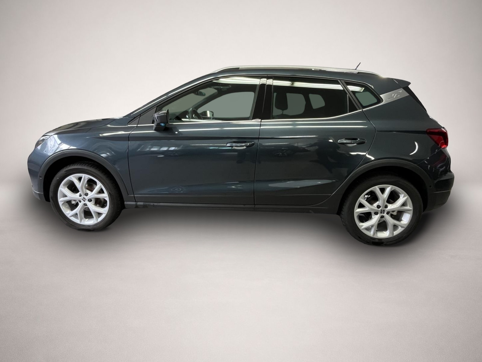 Bild 3 Seat Arona 1.0 TSI DSG AB197EUR FR AHK NAVI REAR VIEW