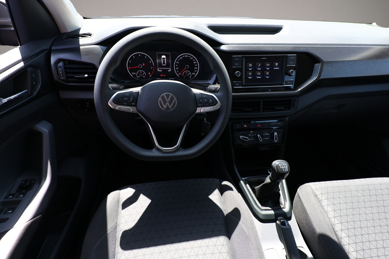 Bild 6 Volkswagen T-Cross 1.0 TSI 110 Life CompC PDC LM16Z LaneAs