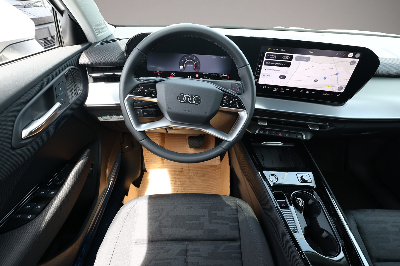 Bild 6 Audi Q3 Tech LED+ KlimaP MMI+ Keyl PrivG 18Z eHK PDC+