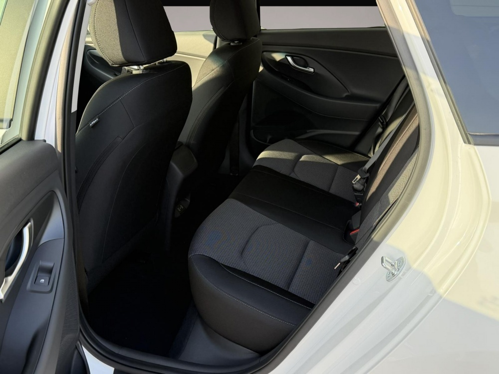 Bild 4 Hyundai i30 Go 1,0 T-GDI 85KW Navi Winter