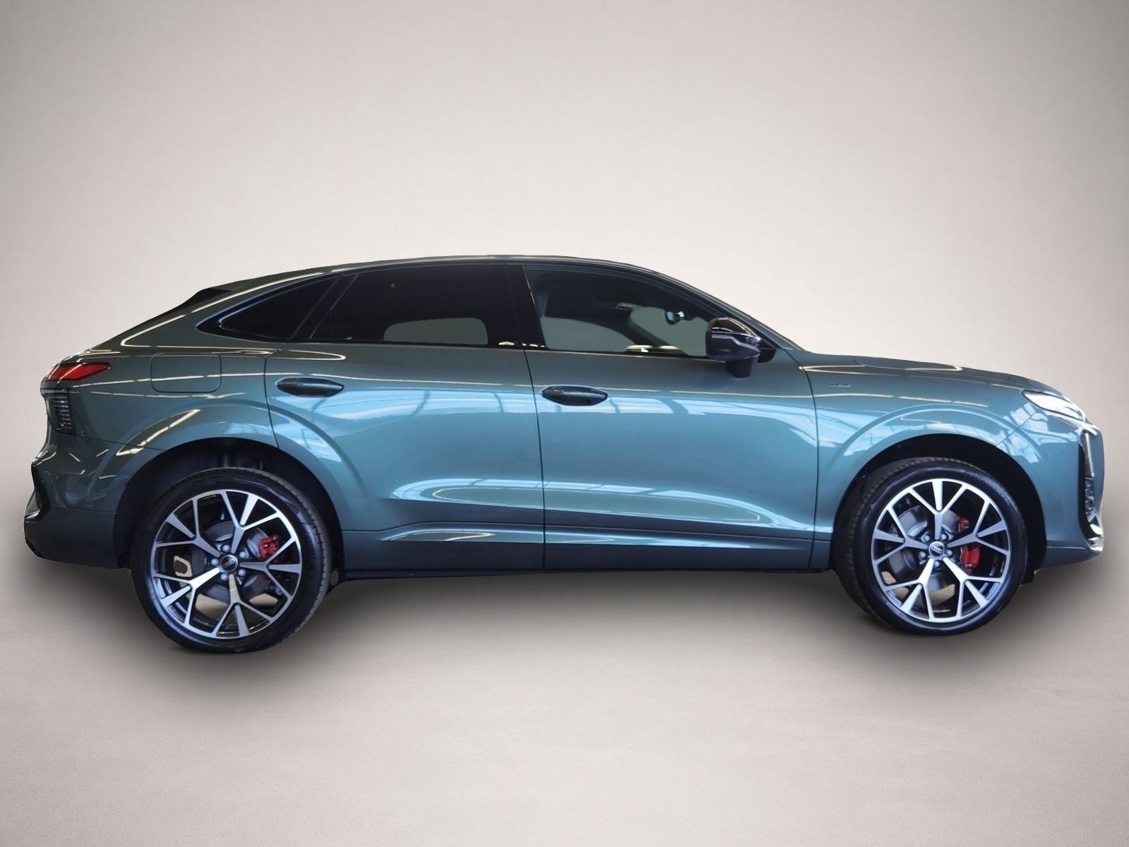 Bild 6 Audi Q3 Sportback e-hybrid S tronic MATRIX PANO AHK