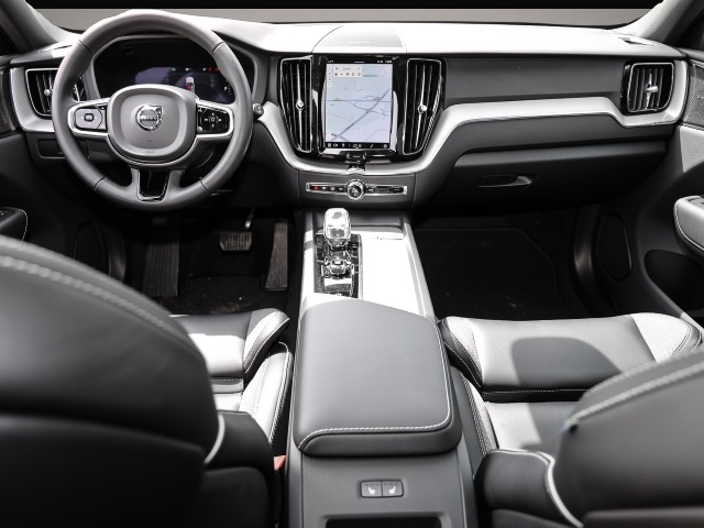 Bild 4 Volvo XC60 Plus Dark Recharge Plug-In Hybrid AWD T8 Tw