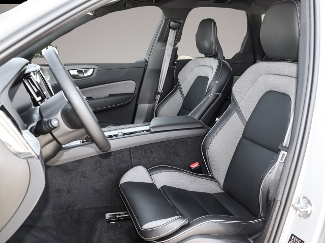 Bild 6 Volvo XC60 Plus Dark Recharge Plug-In Hybrid AWD T8 Tw