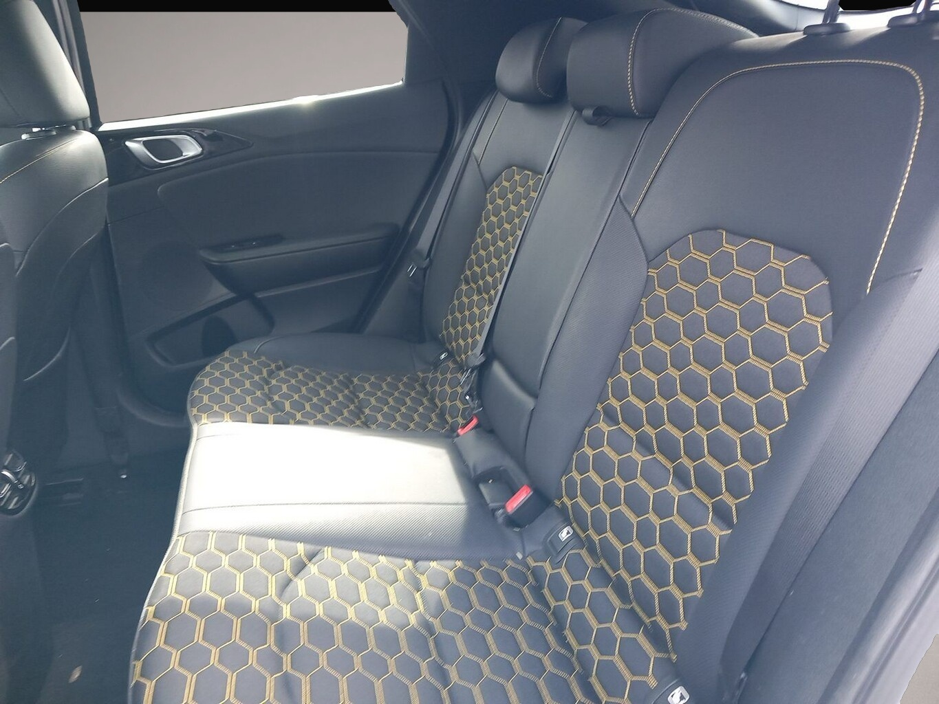 Fotografie 7 des Kia Xceed 1.6 T-GDI 204 DCT Launch Edition Nav PanoD