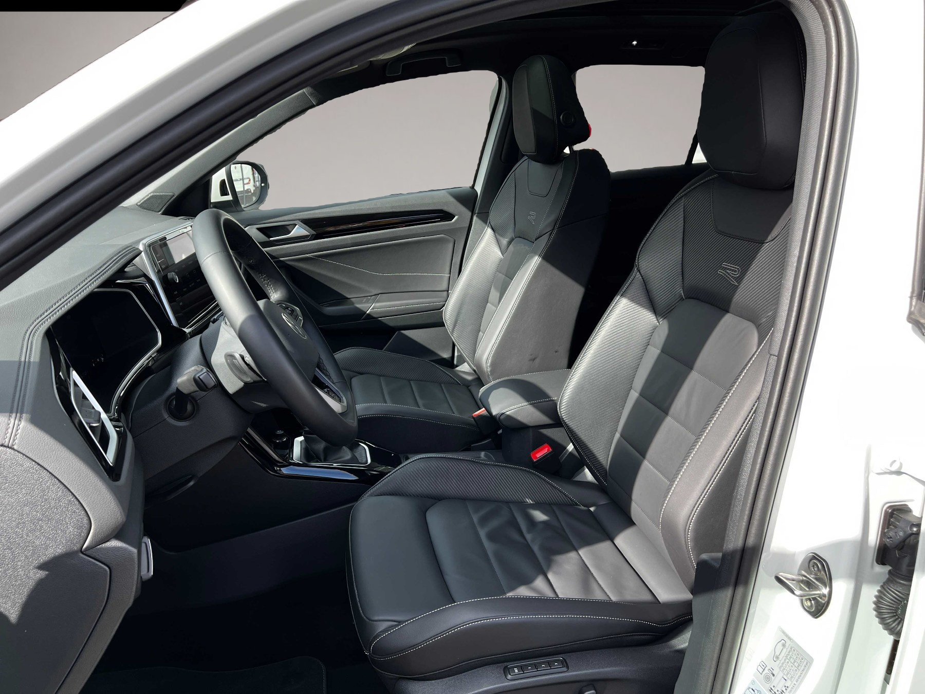 Bild 5 Volkswagen T-Roc TDI 2.0 DSG R-Line AHK NAV LM KAM