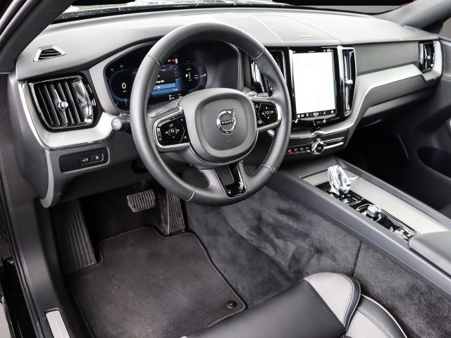Bild 3 Volvo XC60 Plus Dark Recharge Plug-In Hybrid AWD T6 Tw
