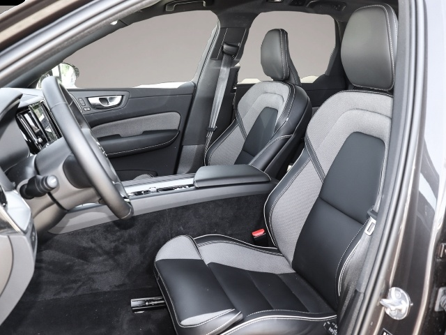 Bild 6 Volvo XC60 Plus Dark Recharge Plug-In Hybrid AWD T8 Tw