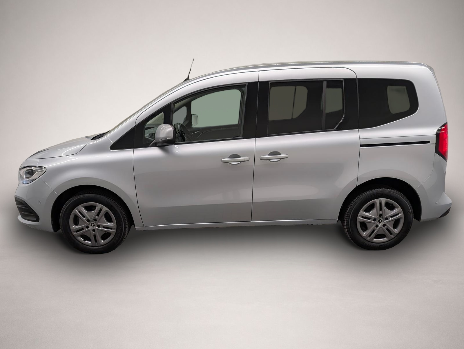 Fotografie 2 des Mercedes-Benz A 180 T 180 Style Navi/Kam/SHZ/Tempomat/PDC