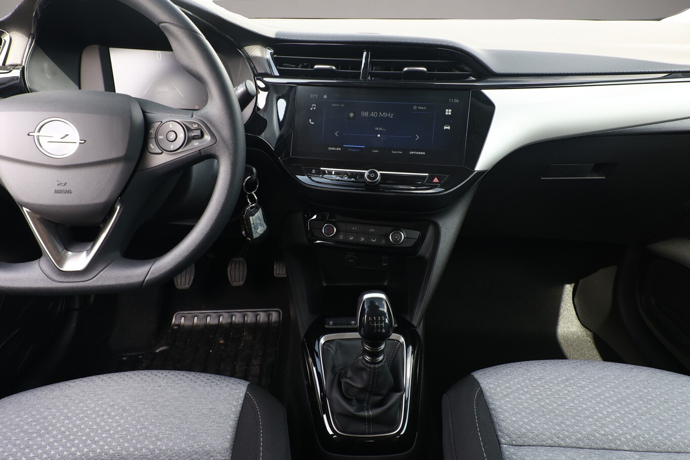 Fotografie des Opel Corsa 1.2 100 LM16Z Kam PDC vo/hi SichtP Temp