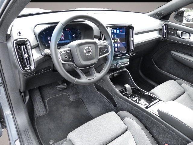 Fotografie des Volvo XC40 Plus Dark 2WD Digitales Cockpit Memory Sitz