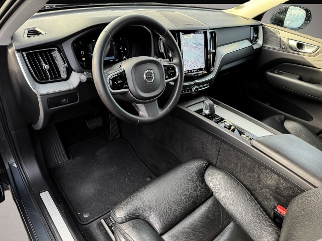 Bild 4 Volvo XC60 Plus Dark 2WD StandHZG El. Panodach Digital