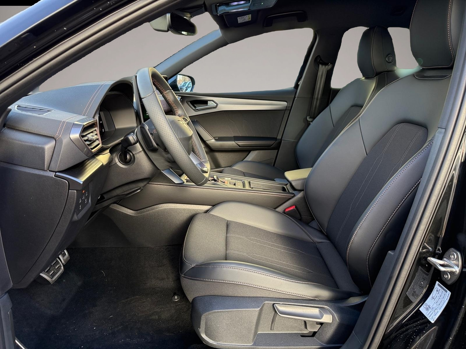 Fotografie 2 des Cupra Leon Sportstourer 2.0 TSI 4Drive DSG NAVI AHK