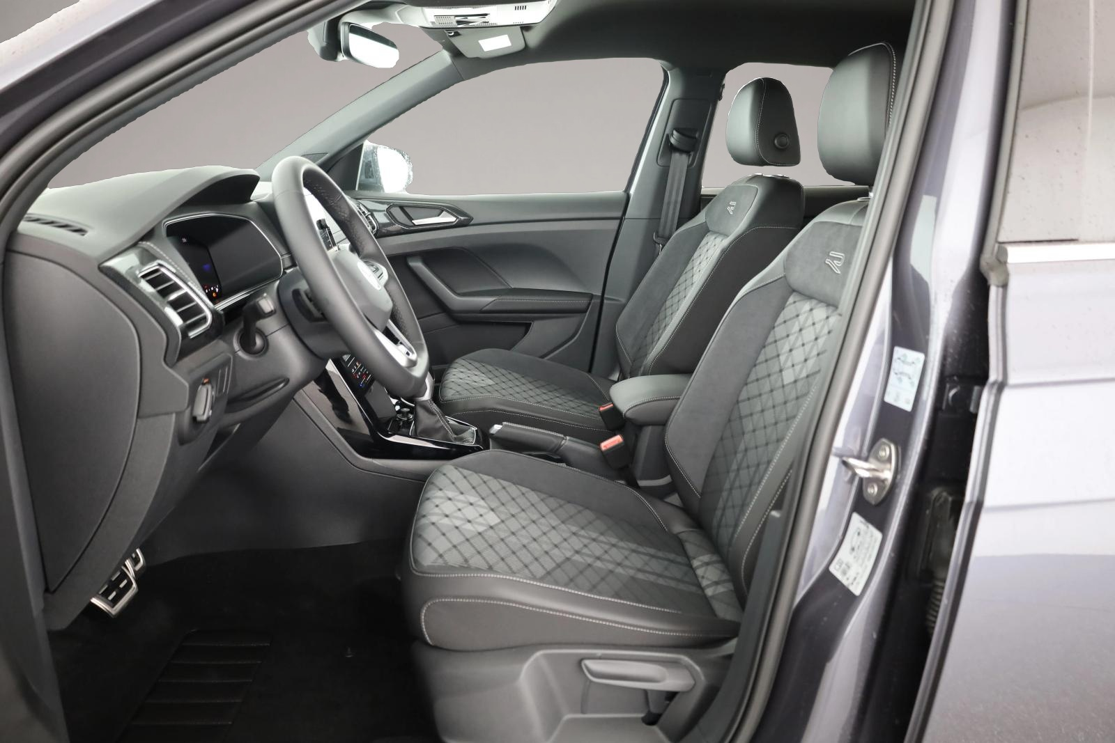 Bild 5 Volkswagen T-Cross 1.5 TSI DSG R-Line AHK IQ.Light Navi