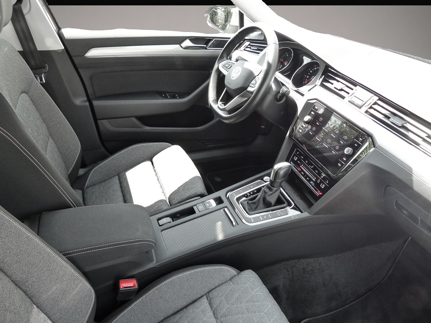Bild 6 Volkswagen Passat Variant 2.0 TDI DSG Business LED NAVI ALU
