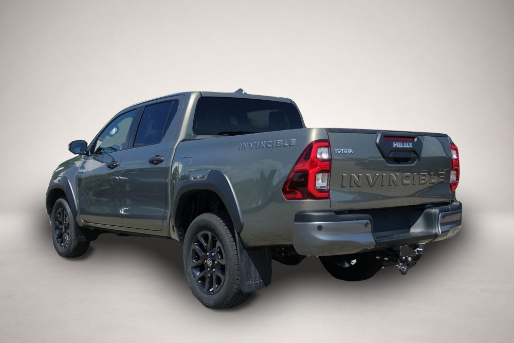 Fotografie 3 des Toyota Hilux Double Cab 2.8 Invincible +Wanne +AHK!