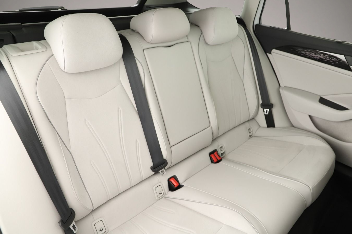 Bild 5 Volkswagen Passat Variant 1.5 TSI eHybrid DSG Elegance IQ.L