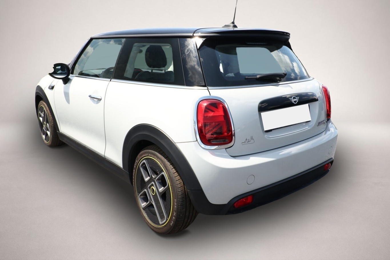 Fotografie 4 des MINI Cooper SE Classic Trim LED DCC Nav LM17Z Klima