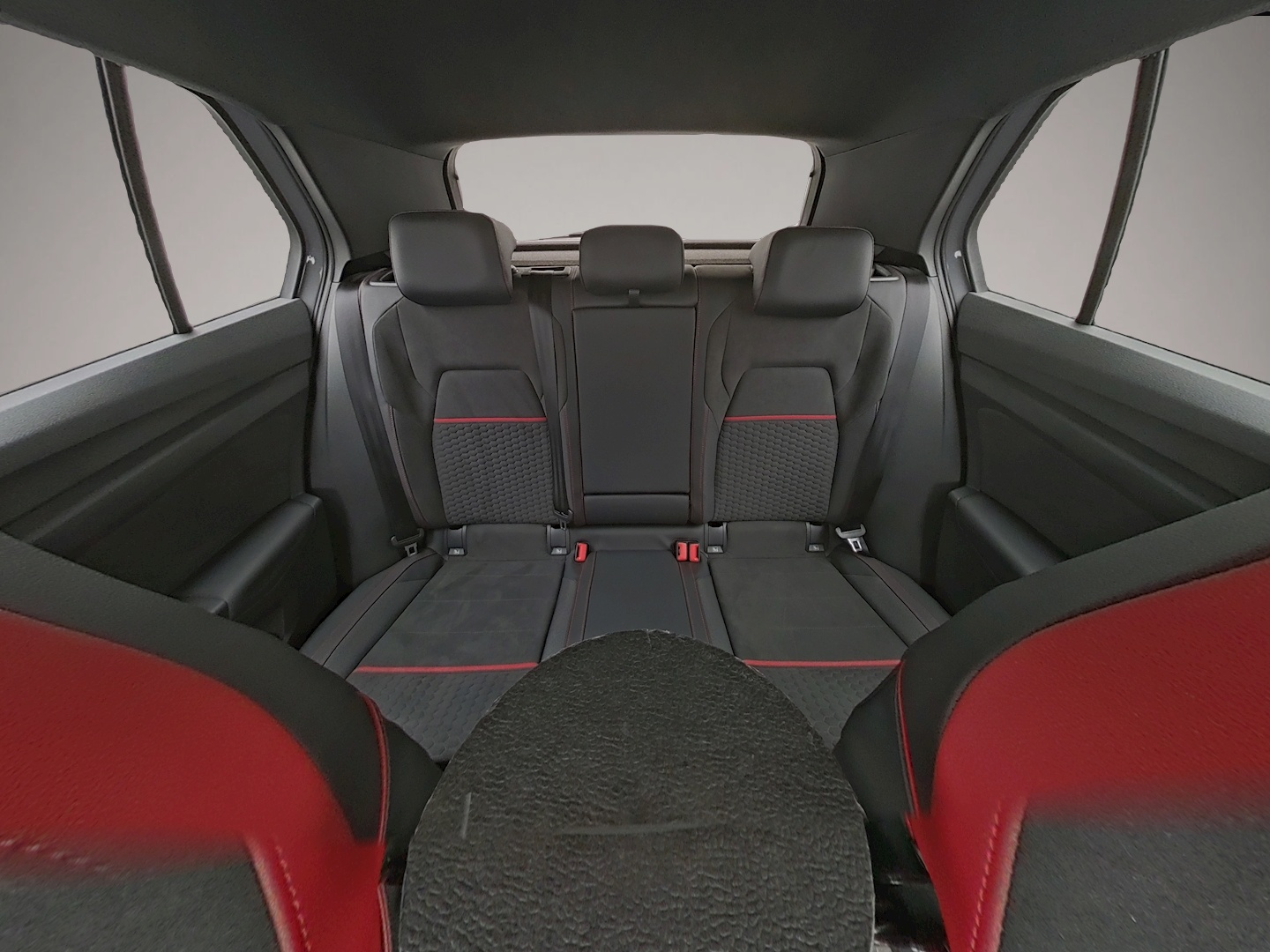 Fotografie des Volkswagen Golf GTI 8 2.0 TSI DSG CLUBSPORT 5-J-GAR AKRA Hu