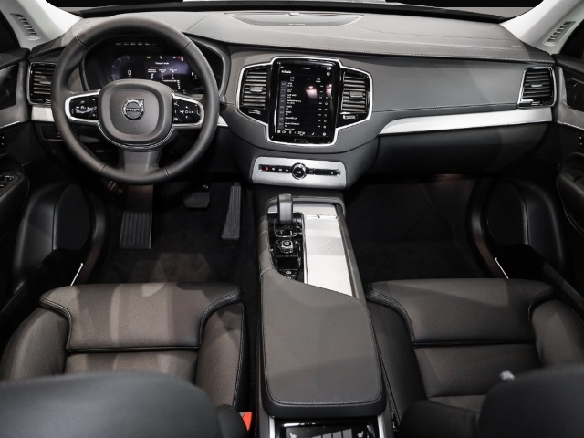 Bild 4 Volvo XC90 T8 AWD Plug-in Hybrid Plus Dark 7-Sitzer Li