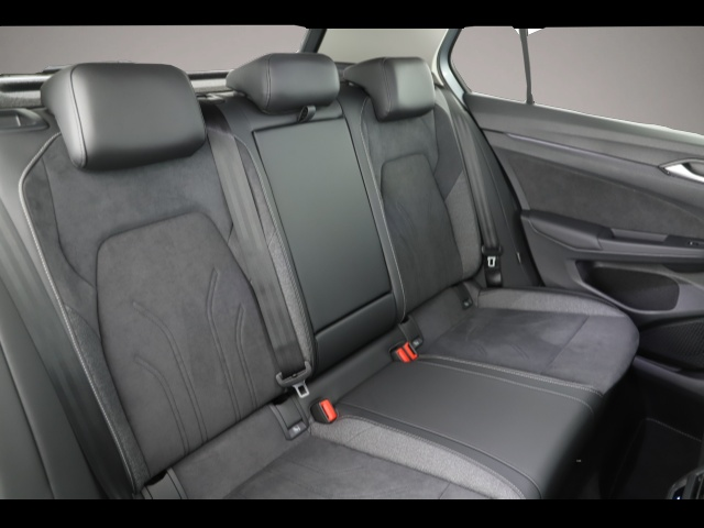 Fotografie 5 des Volkswagen Golf 8 VIII 1.5 TSI eHybrid DSG Style IQ.Light H