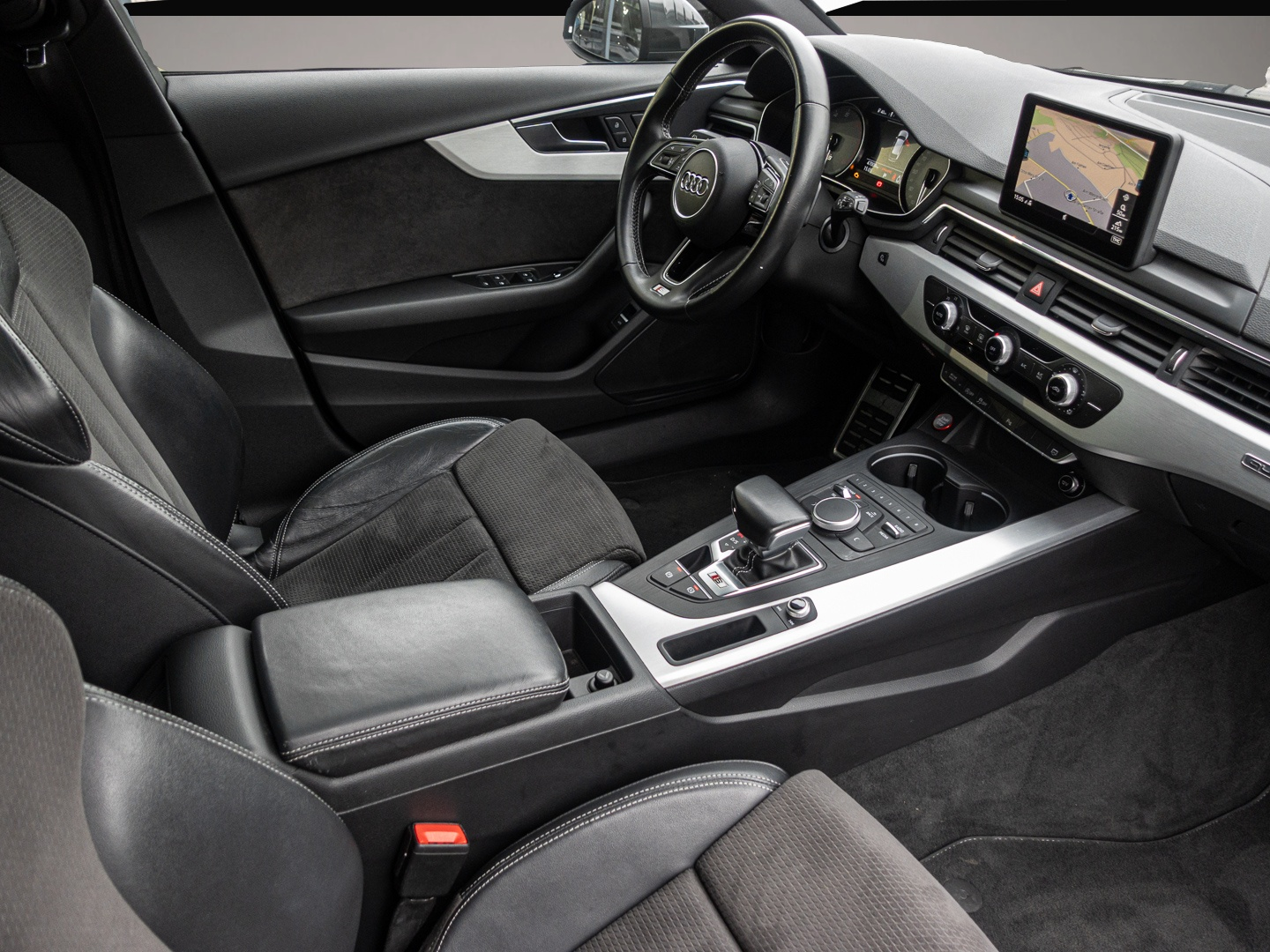 Bild 4 Audi quattro S4 Avant 3.0 TFSI quattro El. Panodach Navi Lede
