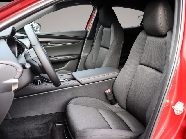 Fotografie 5 des Mazda 3 Homura 2.5L e-SKYACTIV G 140PS 6AT FWD