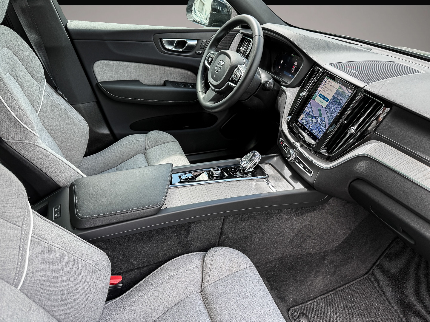 Bild 3 Volvo XC60 Ultimate Dark Recharge Plug-In Hybrid AWD T