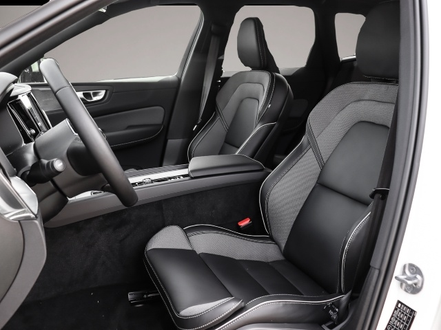 Bild 6 Volvo XC60 Plus Dark Recharge Plug-In Hybrid AWD T8 Tw