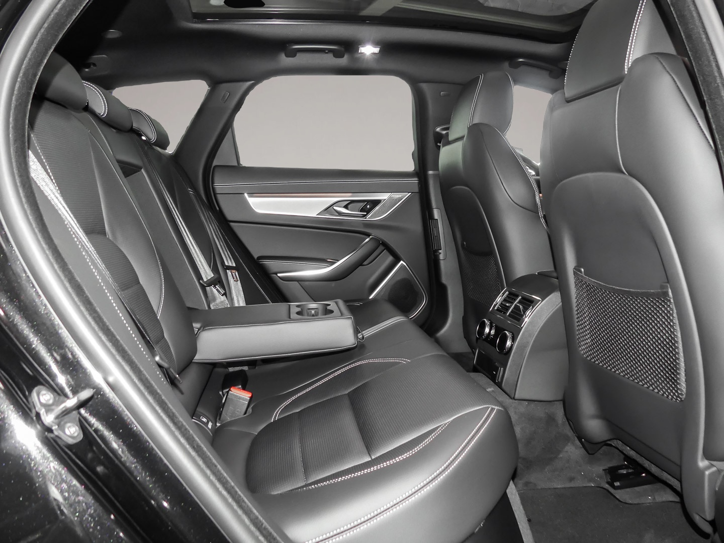Bild 5 Jaguar XF Sportbrake R-Dynamic SE AWD D200 Soft Close H