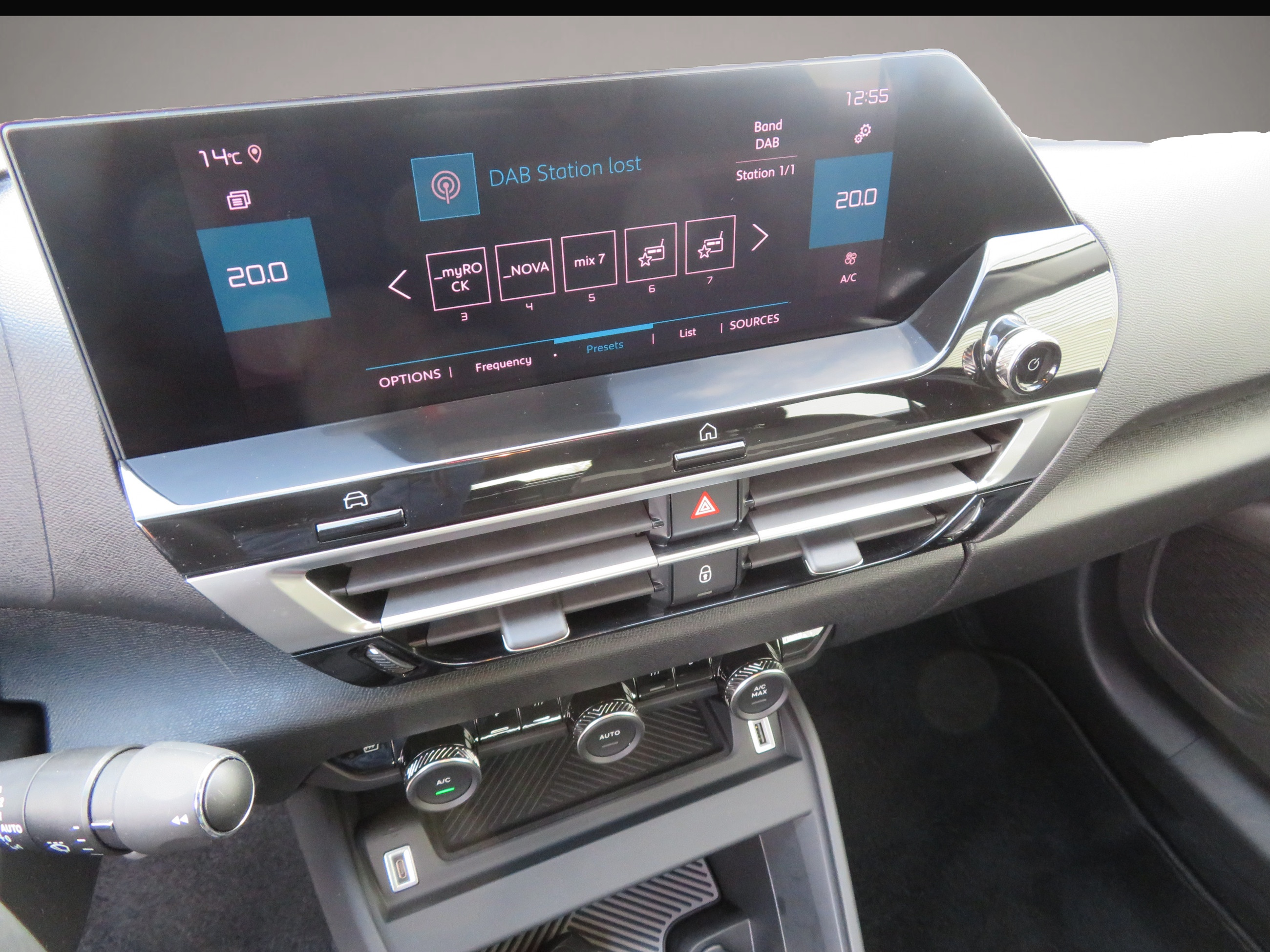 Fotografie 5 des Citroën C4 1.2 Puretech 100 Feel*Navi*Kamera*LED*DAB*