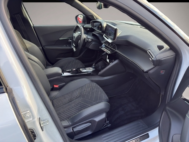 Bild 7 Peugeot 2008 Hybrid 145 GT
